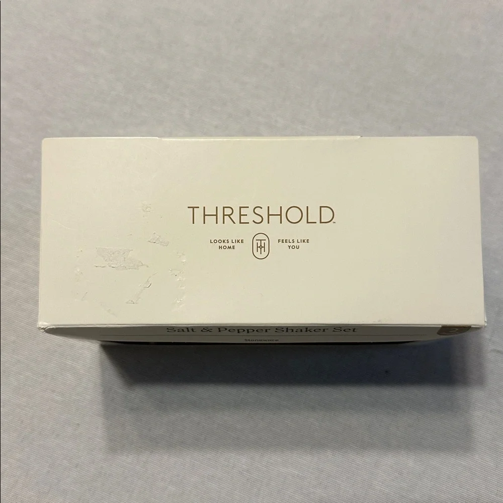 Threshold Emerald Green Artichoke salt and pepper shakers 💚